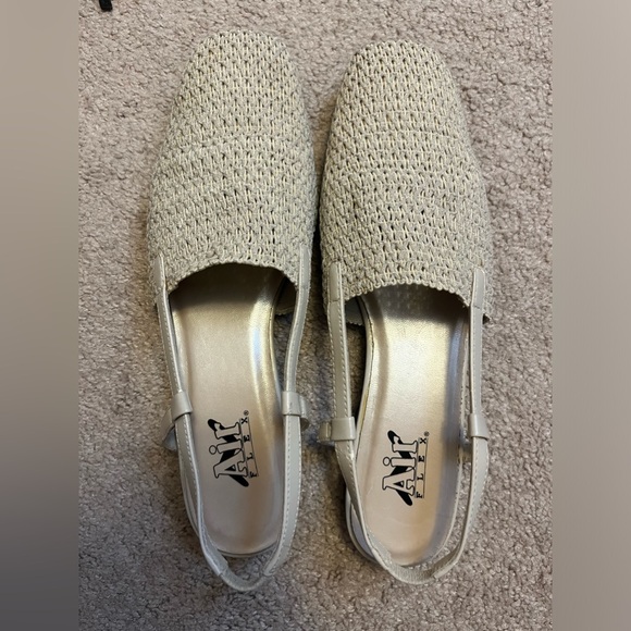 Cream knit square toe flats, 8.5 - Picture 2 of 4